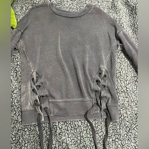 Grey long sleeve crewneck, tied on sides, very cute for autumn
